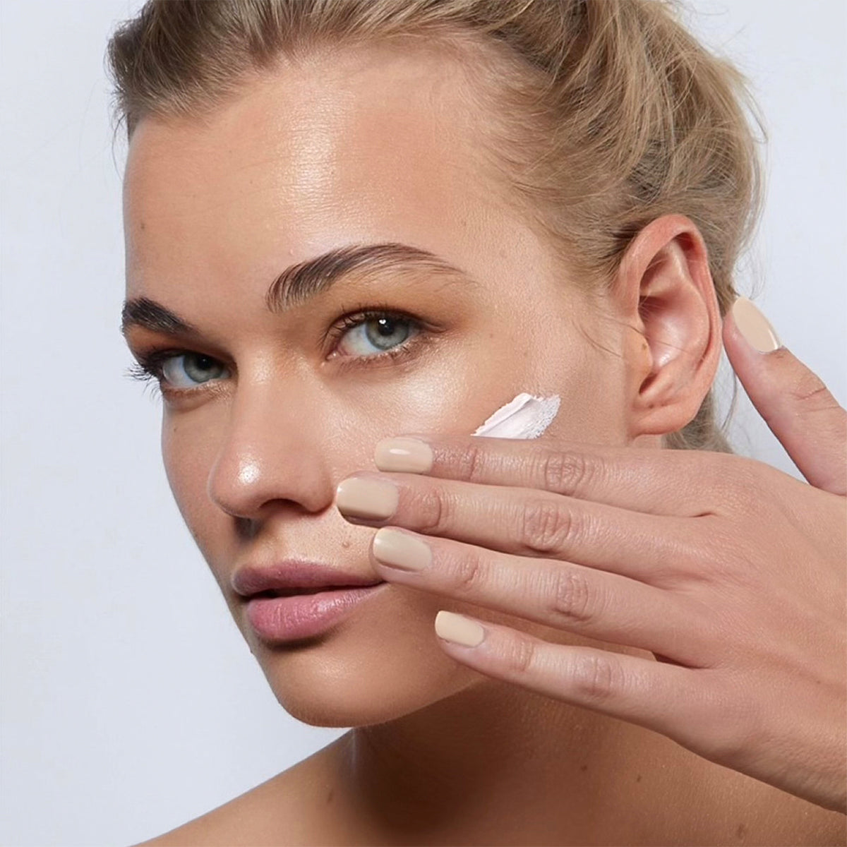 How to Use a Pink Clay Mask: Timing, Steps and Aftercare